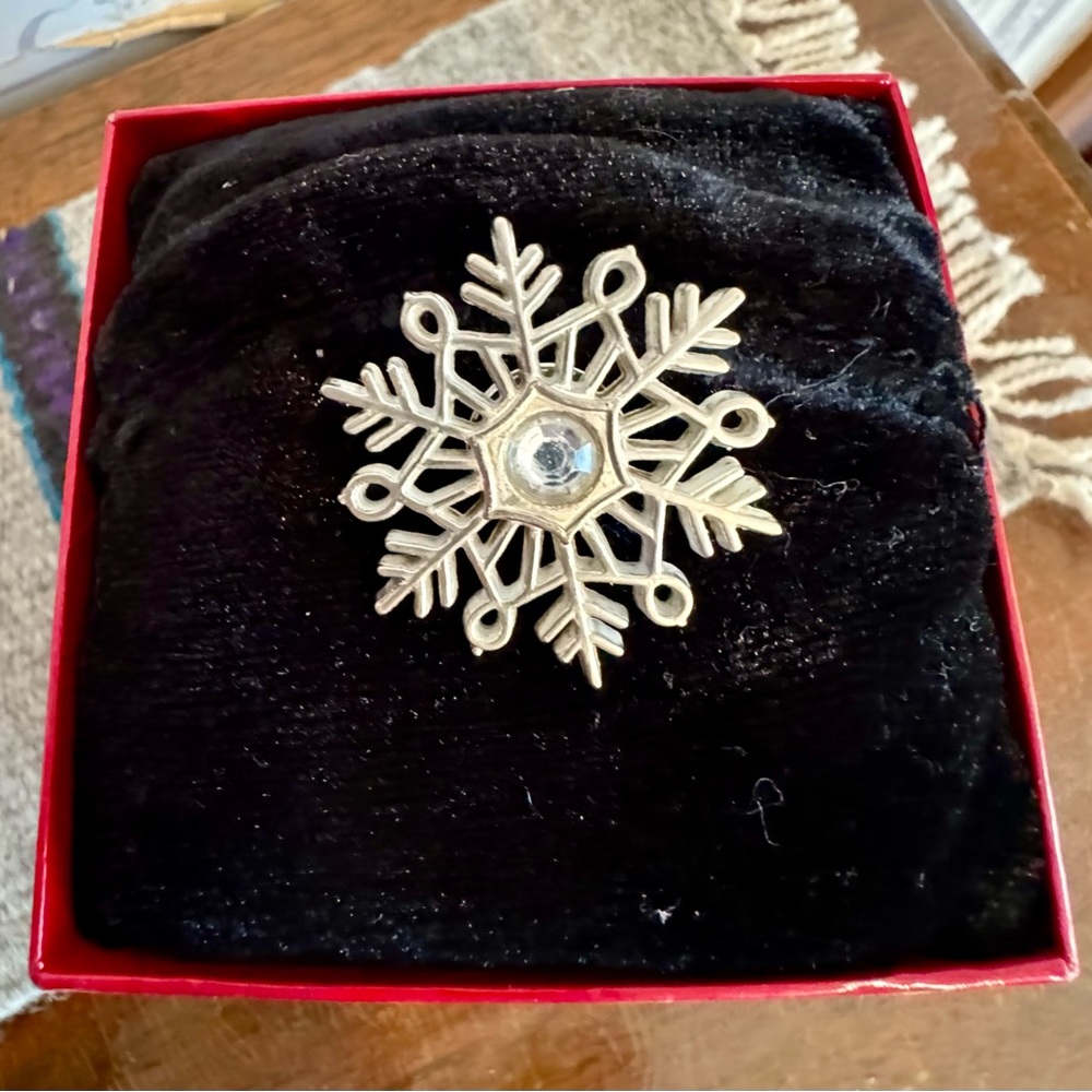 Seasonal Silver Snowflake Brooch Pin - Picture 3 of 6